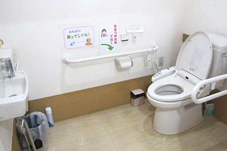 車いす用トイレ完備